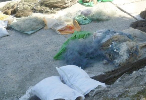 Poliţiştii de frontieră au confiscat plase de pescuit